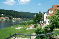 Blick von der Terrasse elbaufwaerts